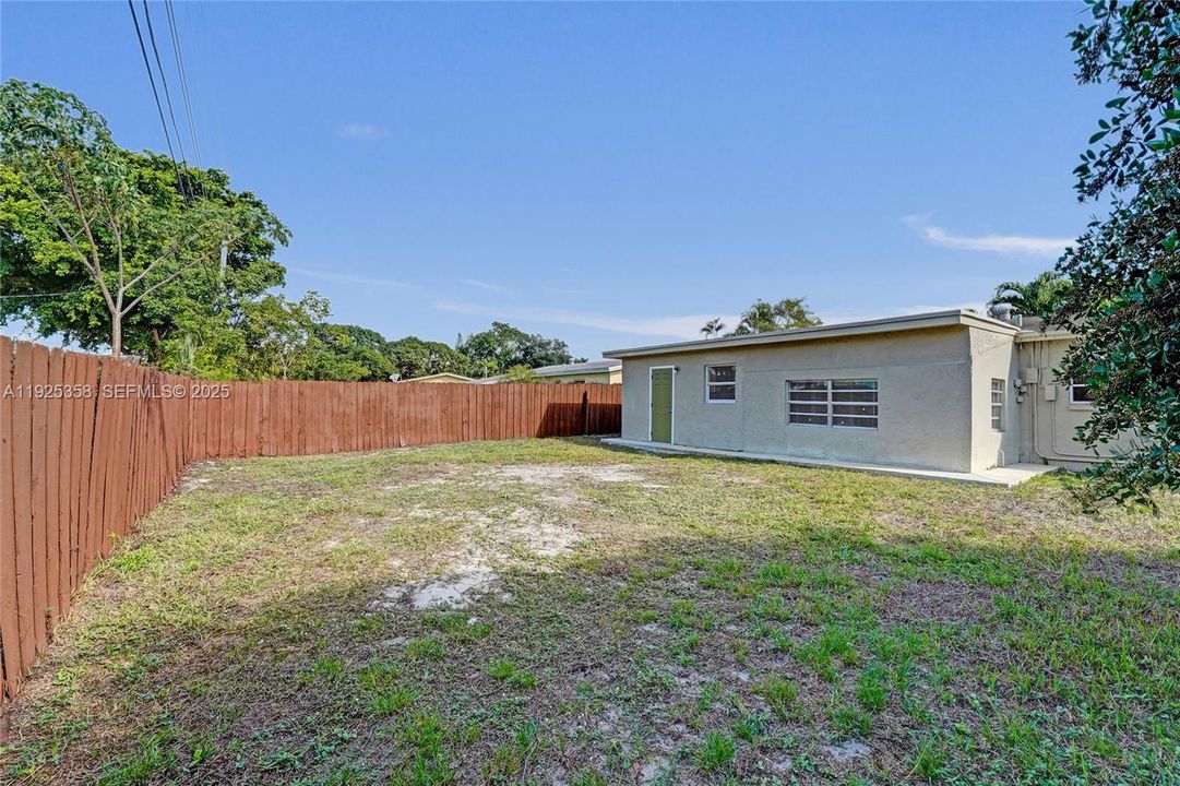 待售: $420,000 (4 贝兹, 2 浴室, 1377 平方英尺)