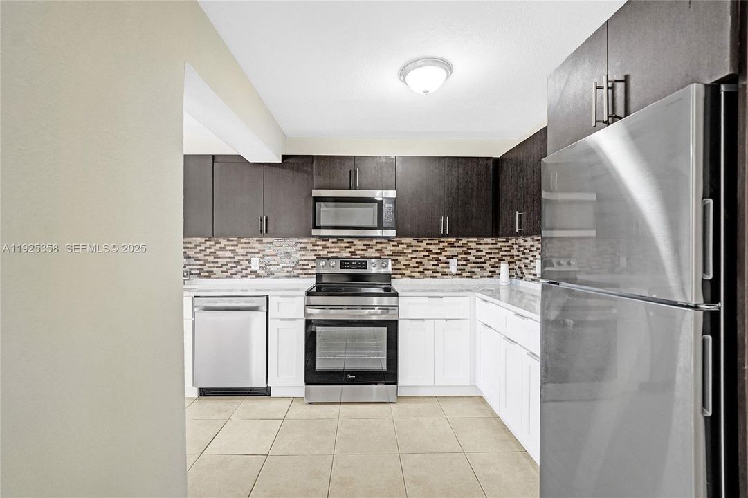 待售: $420,000 (4 贝兹, 2 浴室, 1377 平方英尺)