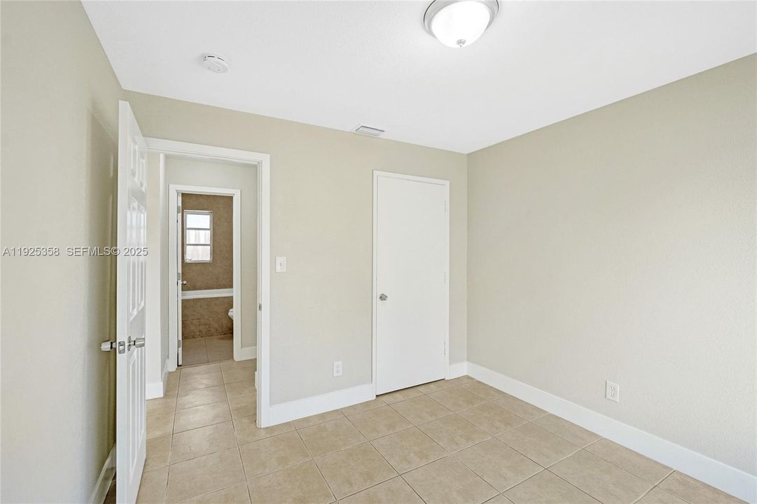 待售: $420,000 (4 贝兹, 2 浴室, 1377 平方英尺)