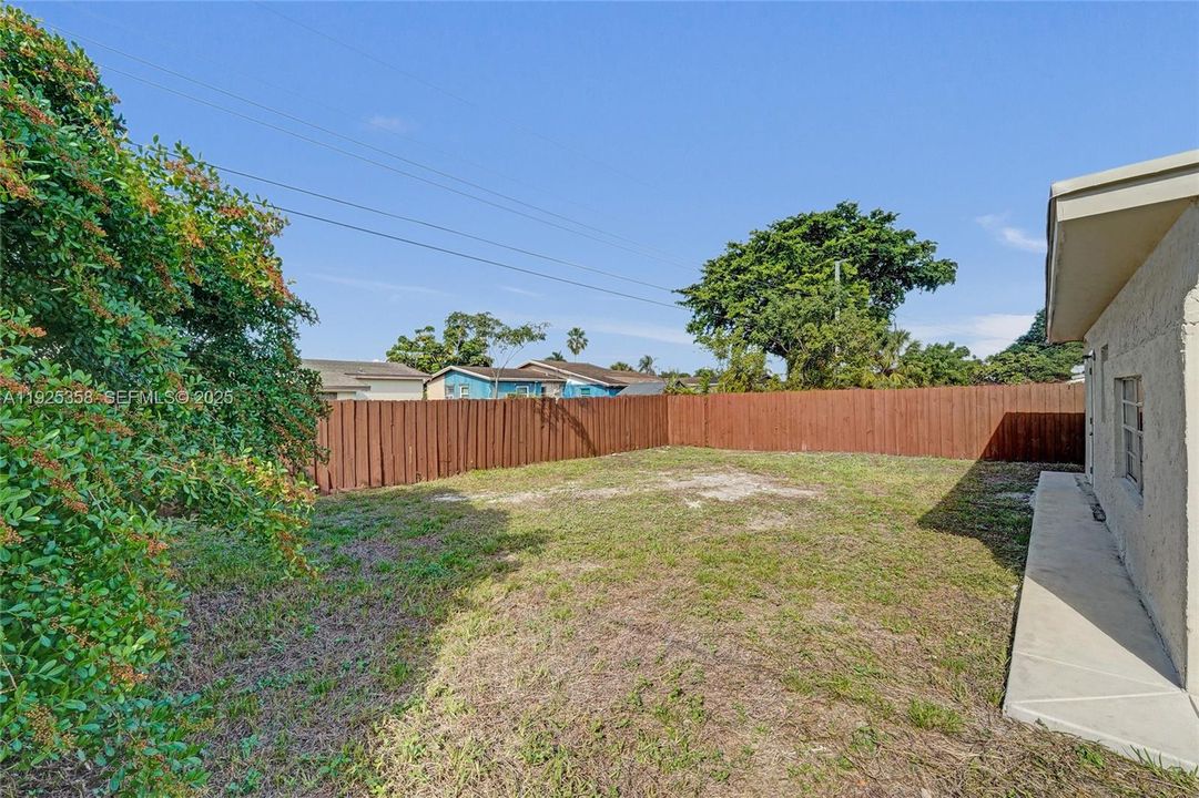 待售: $420,000 (4 贝兹, 2 浴室, 1377 平方英尺)