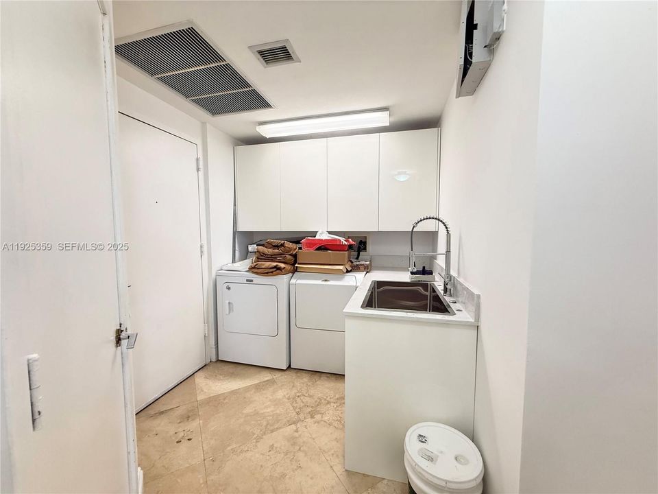 For Rent: $4,300 (2 beds, 3 baths, 2240 Square Feet)