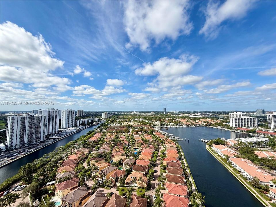 For Rent: $4,300 (2 beds, 3 baths, 2240 Square Feet)