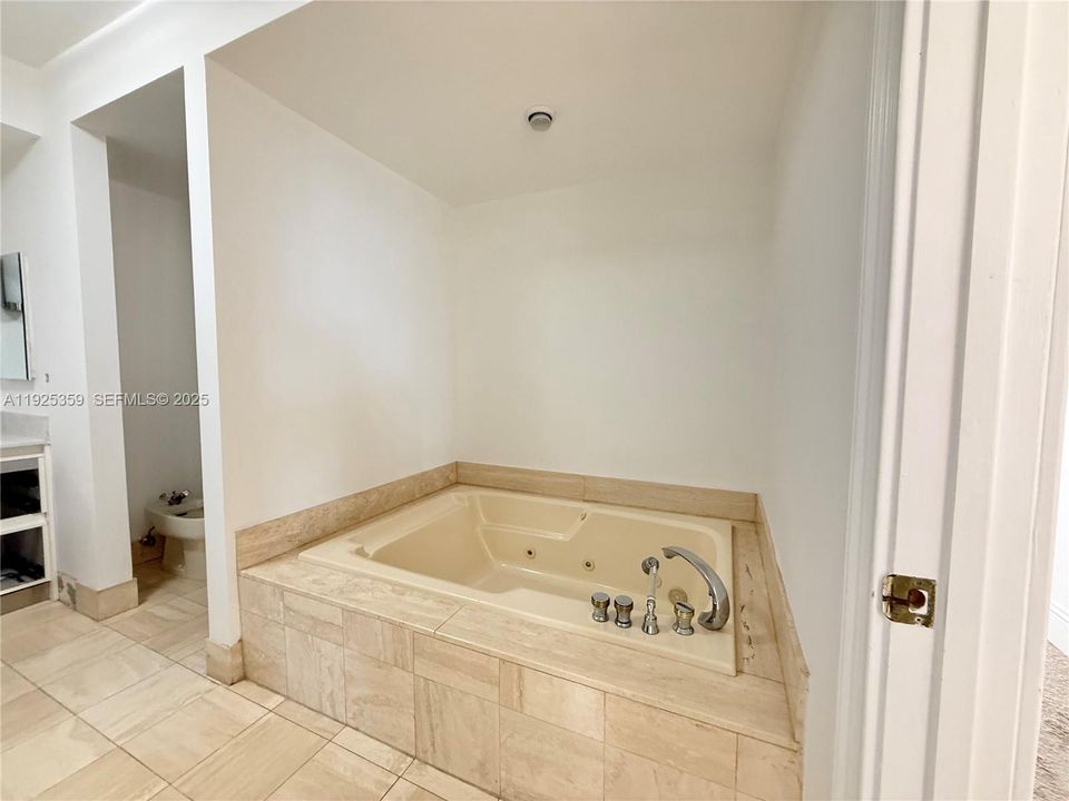 For Rent: $4,300 (2 beds, 3 baths, 2240 Square Feet)