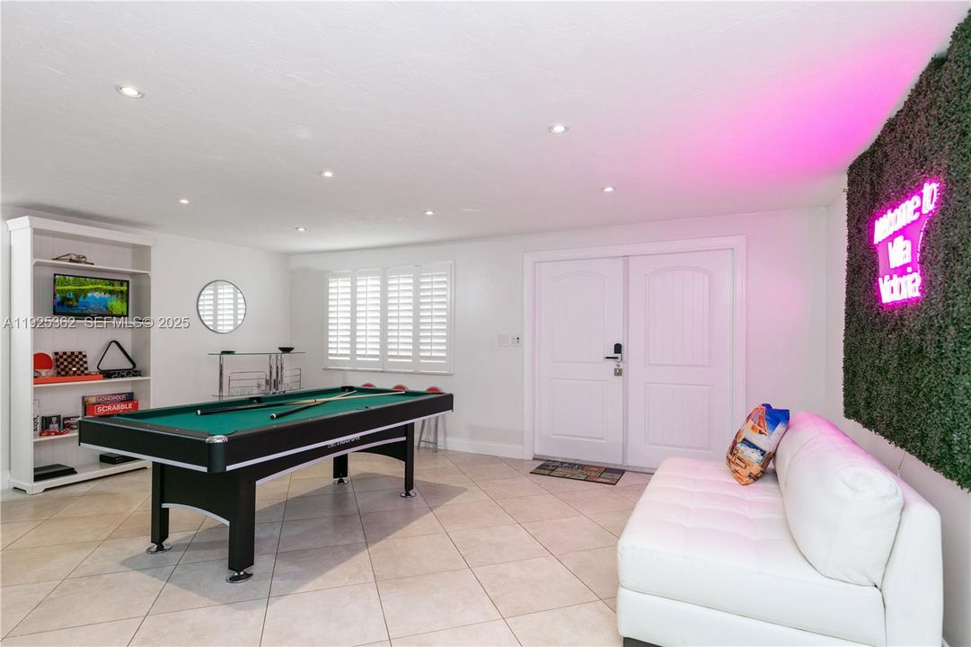 For Rent: $6,500 (3 beds, 3 baths, 2295 Square Feet)