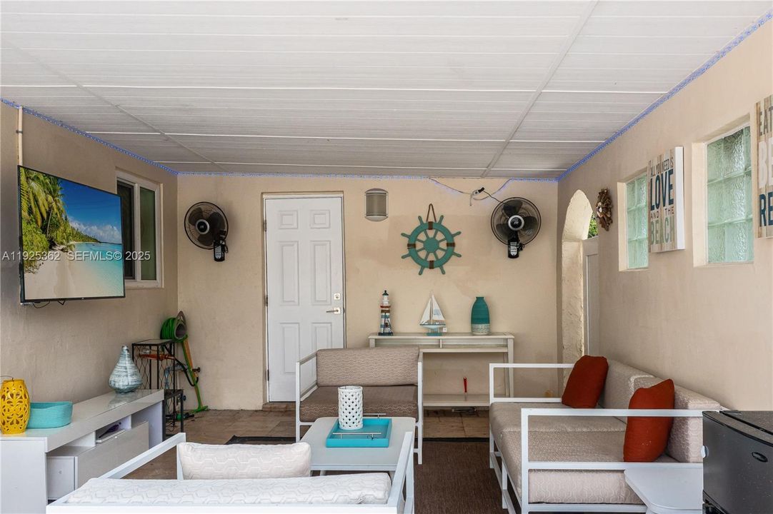 For Rent: $6,500 (3 beds, 3 baths, 2295 Square Feet)