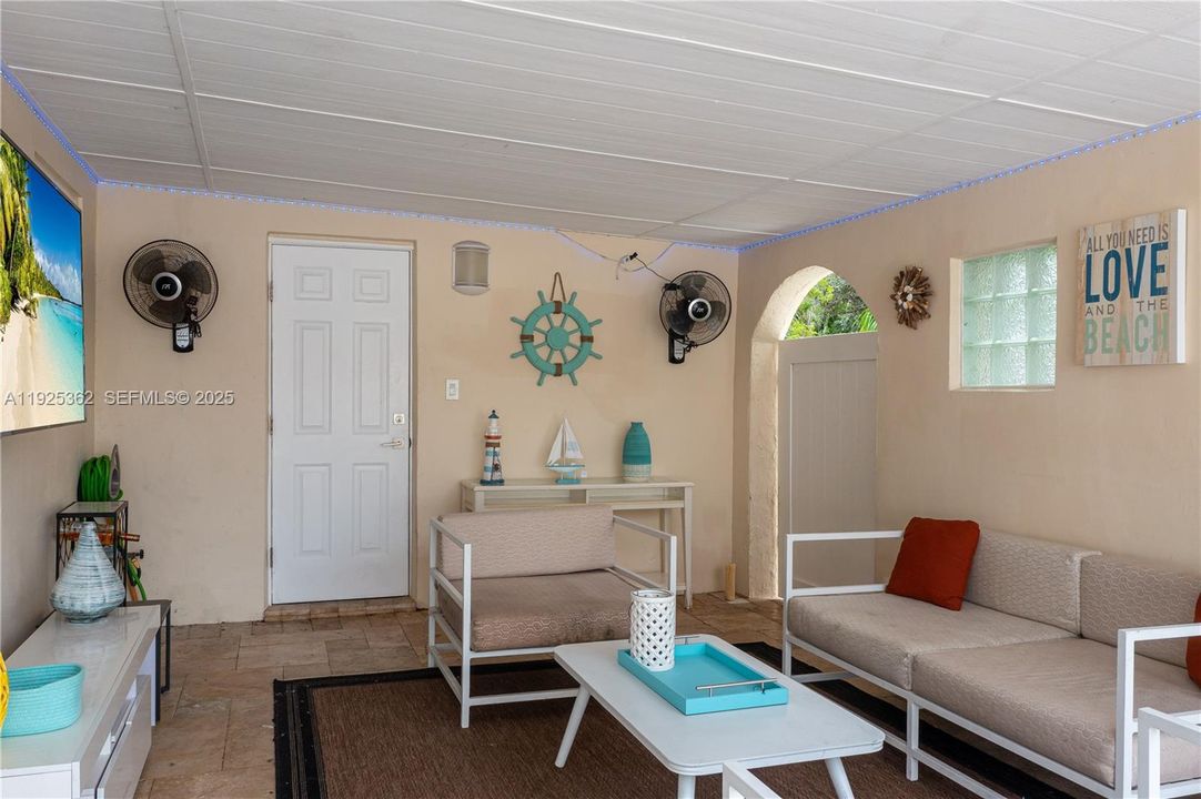 For Rent: $6,500 (3 beds, 3 baths, 2295 Square Feet)