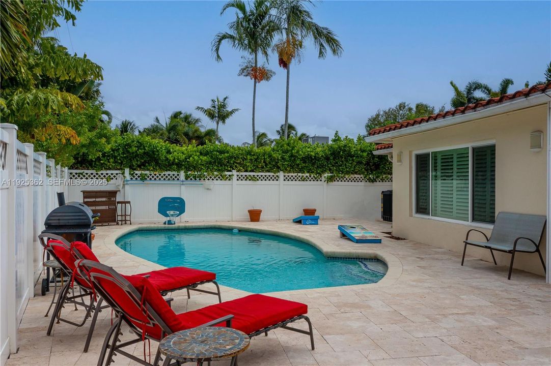 For Rent: $6,500 (3 beds, 3 baths, 2295 Square Feet)