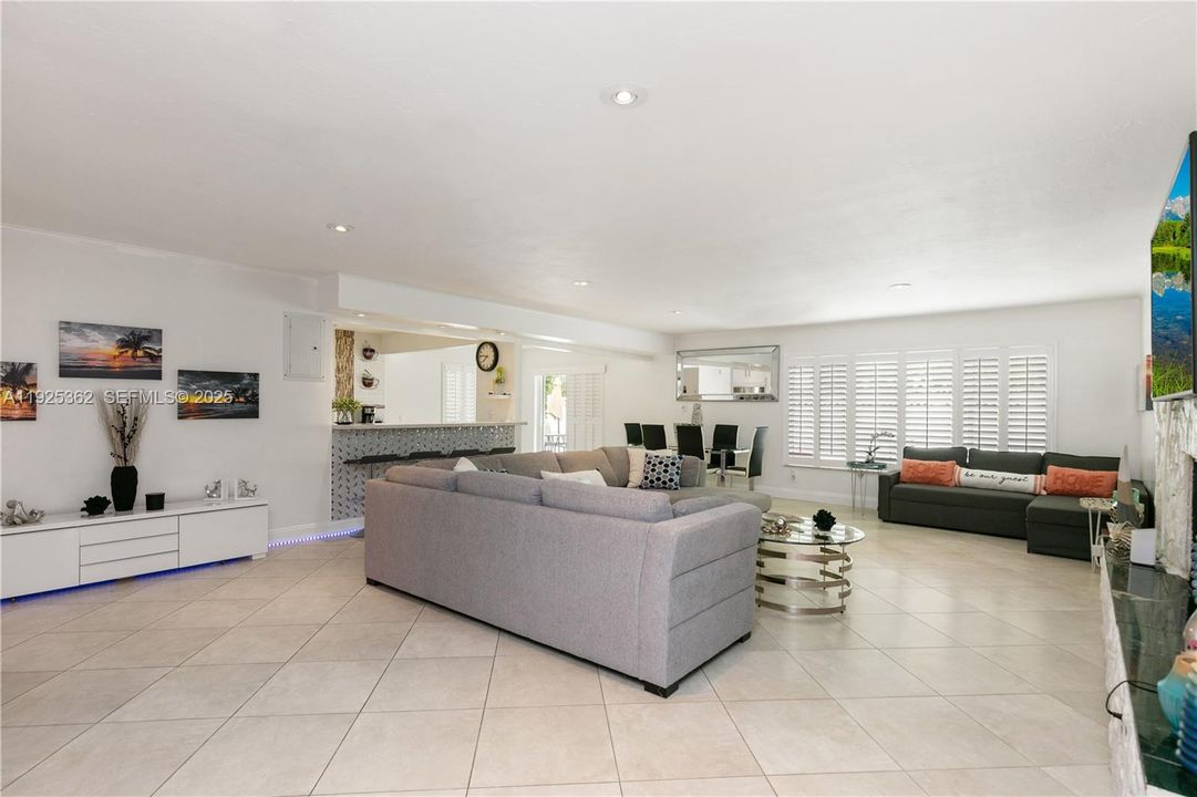 For Rent: $6,500 (3 beds, 3 baths, 2295 Square Feet)