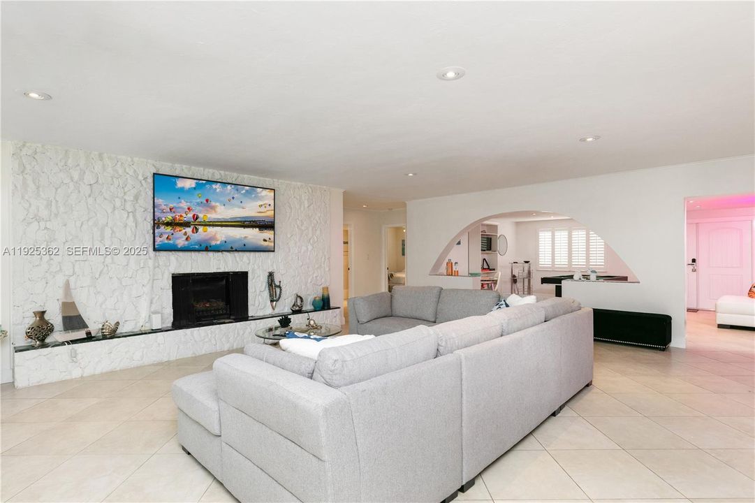 For Rent: $6,500 (3 beds, 3 baths, 2295 Square Feet)