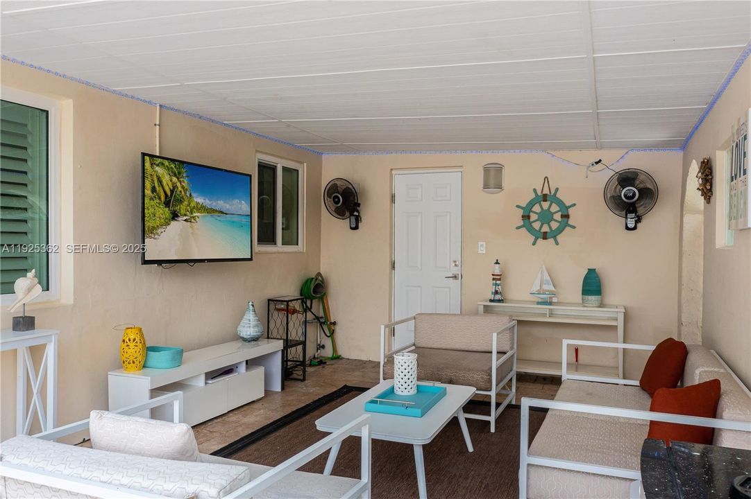 For Rent: $6,500 (3 beds, 3 baths, 2295 Square Feet)