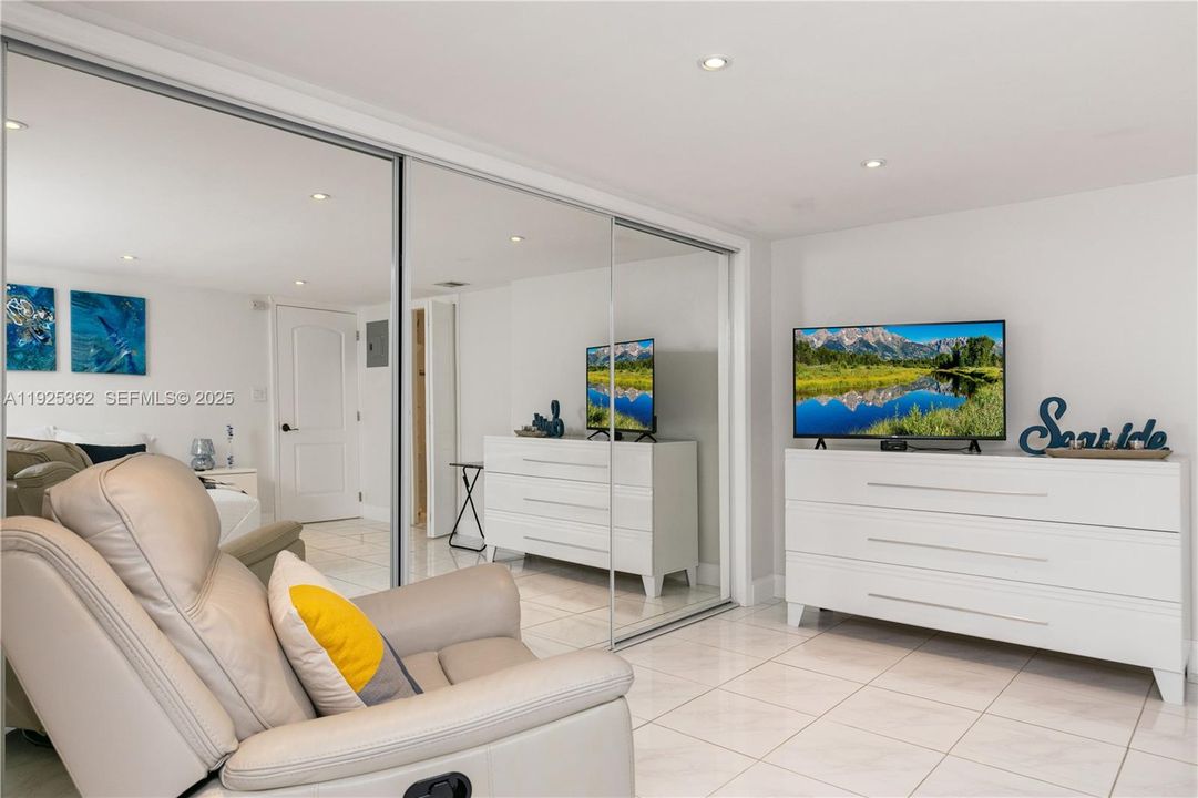 For Rent: $6,500 (3 beds, 3 baths, 2295 Square Feet)