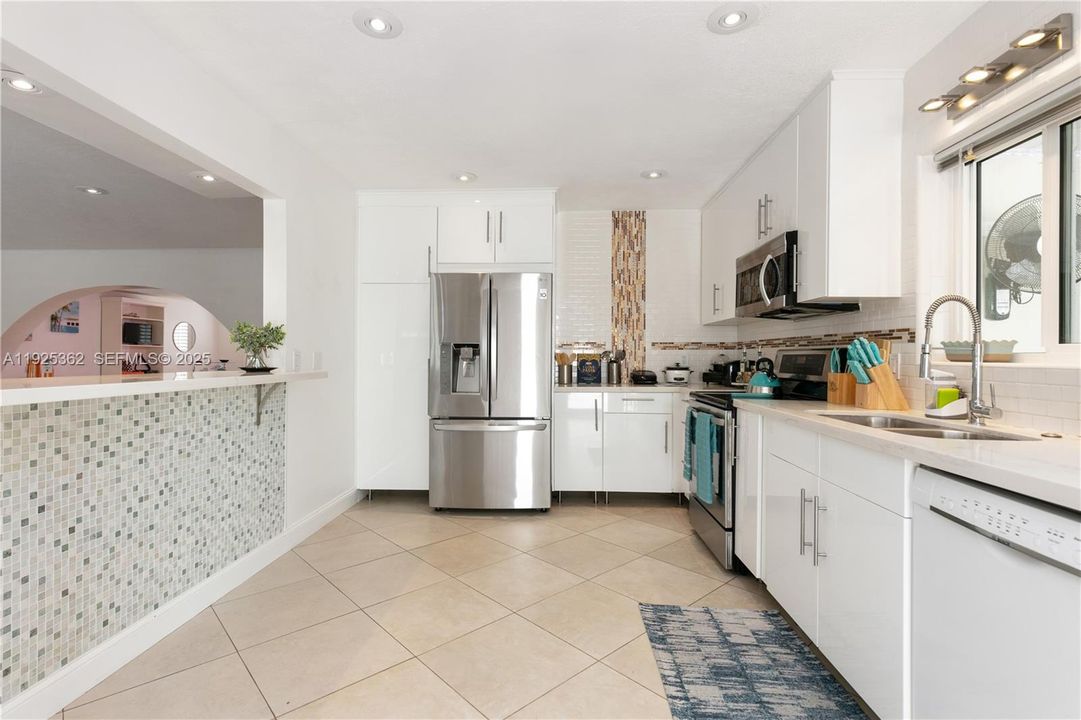 For Rent: $6,500 (3 beds, 3 baths, 2295 Square Feet)