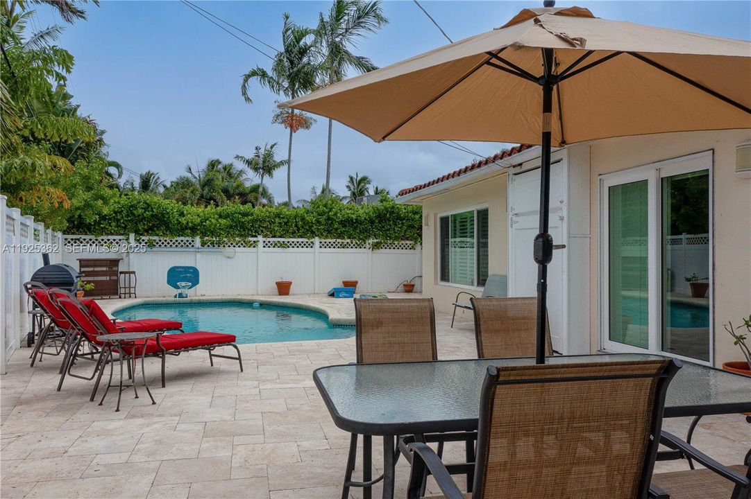 For Rent: $6,500 (3 beds, 3 baths, 2295 Square Feet)