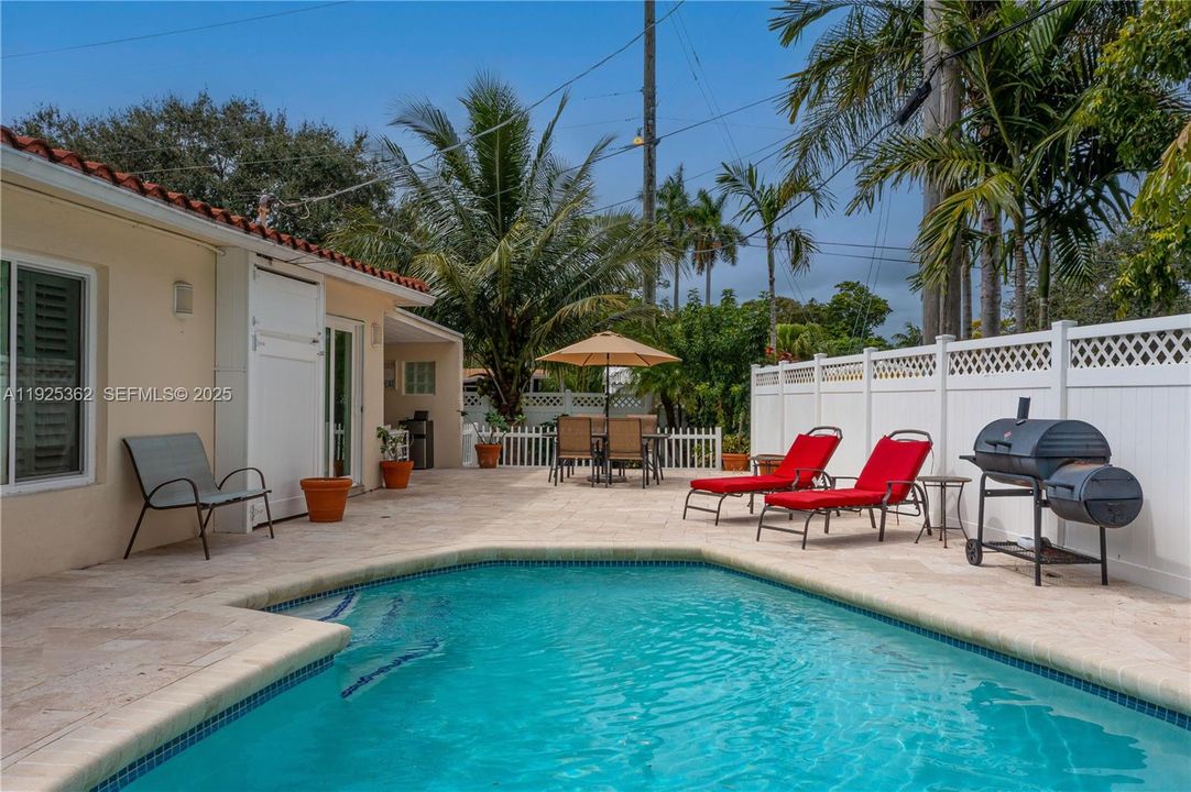 For Rent: $6,500 (3 beds, 3 baths, 2295 Square Feet)