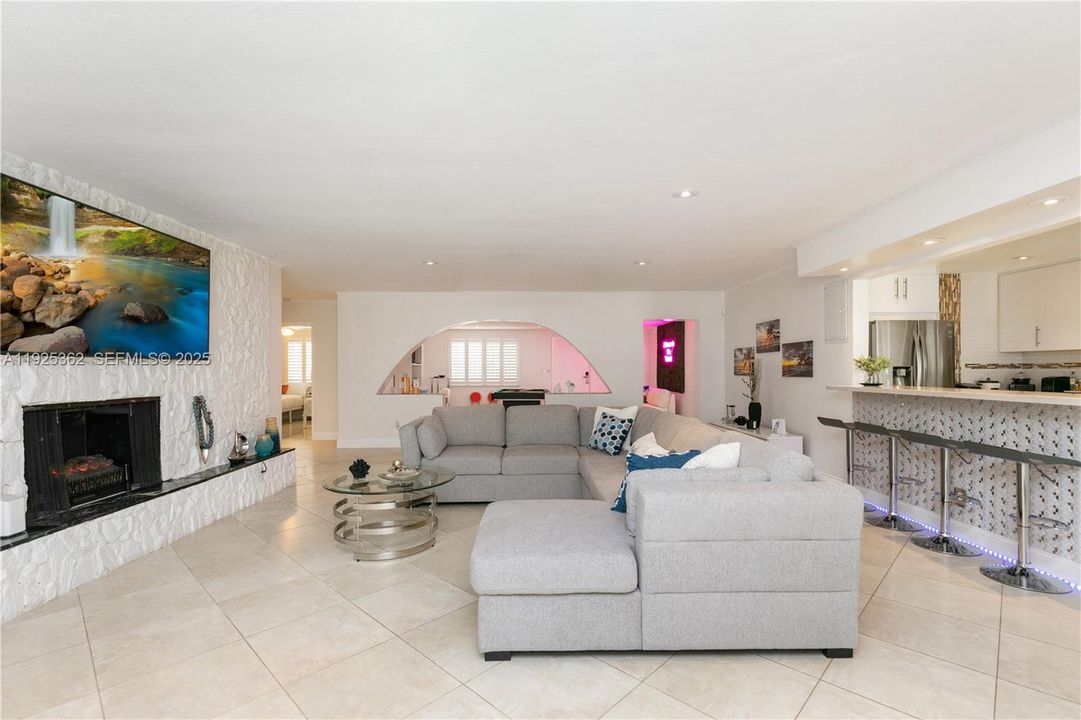 For Rent: $6,500 (3 beds, 3 baths, 2295 Square Feet)