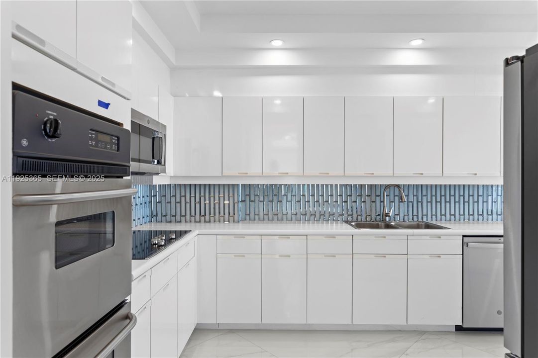 For Rent: $10,500 (3 beds, 3 baths, 3030 Square Feet)