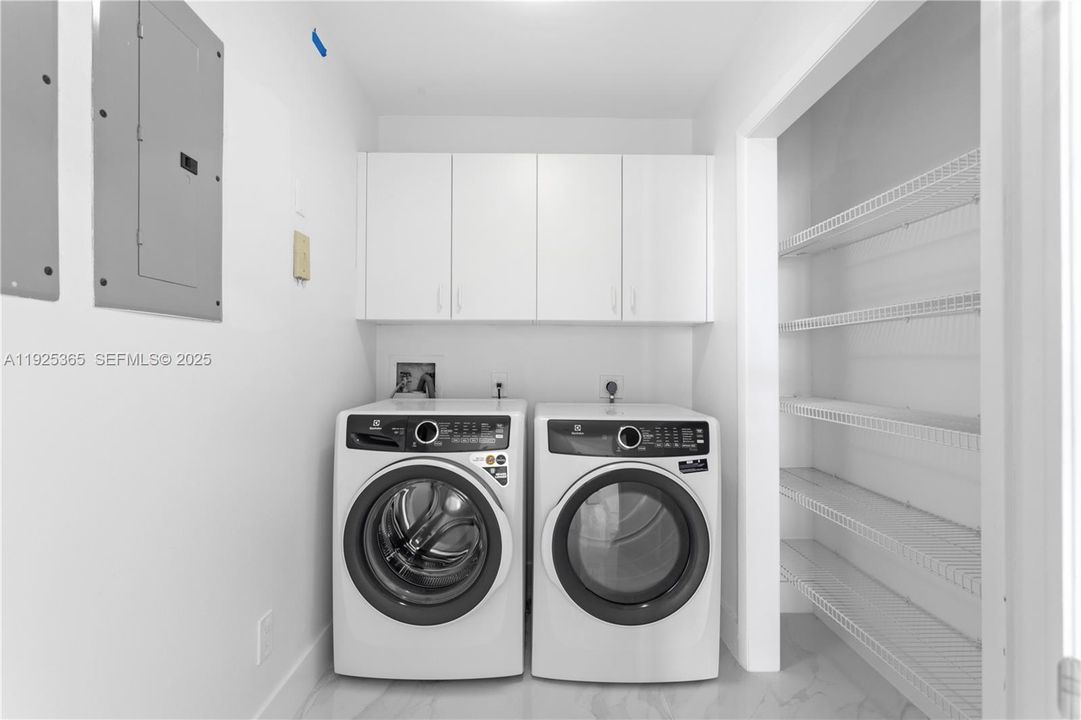 For Rent: $10,500 (3 beds, 3 baths, 3030 Square Feet)