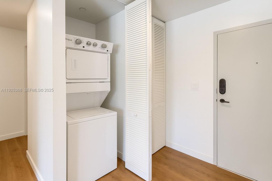 For Rent: $1,950 (1 beds, 1 baths, 590 Square Feet)