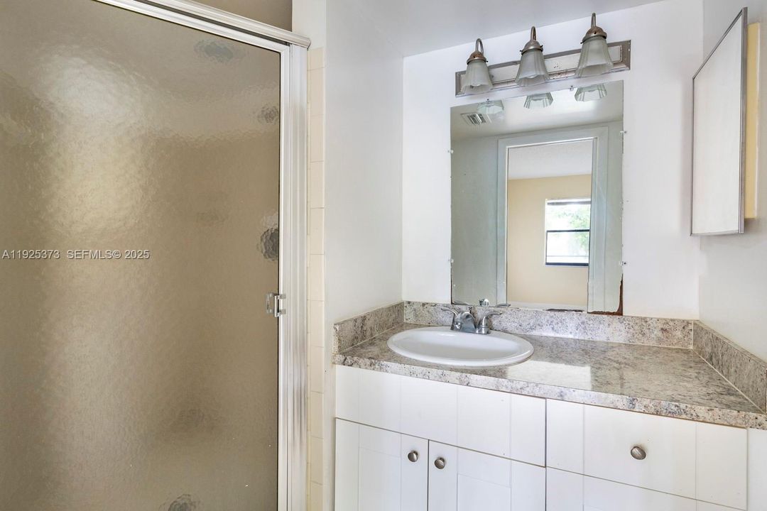 В аренду: $1,895 (2 спален, 2 ванн, 850 Квадратных фут)