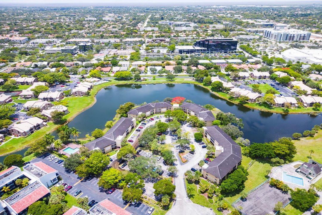 В аренду: $1,895 (2 спален, 2 ванн, 850 Квадратных фут)