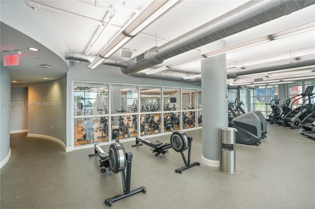 待售: $386,900 (1 贝兹, 1 浴室, 806 平方英尺)