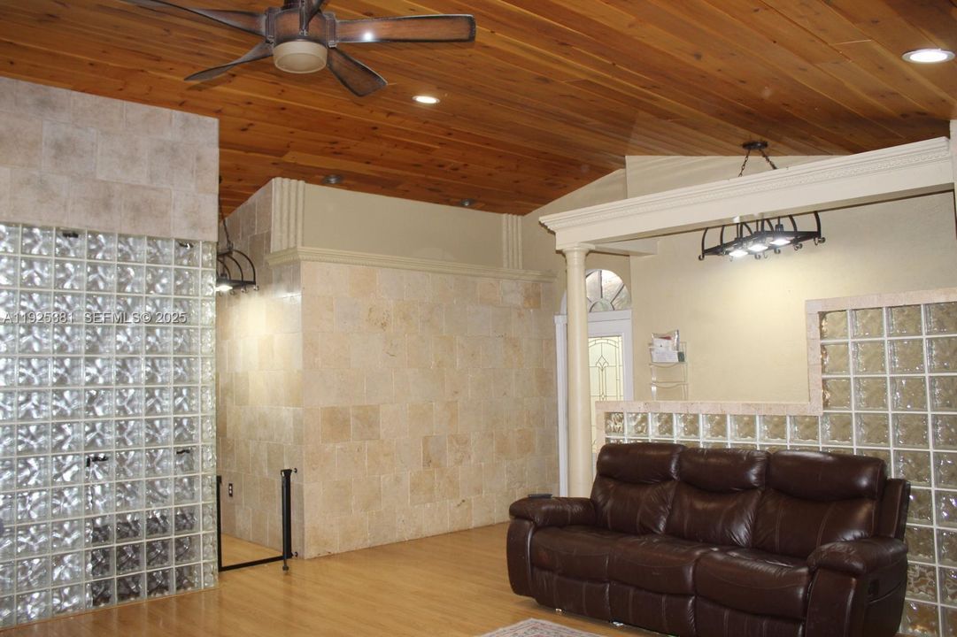 待售: $569,999 (3 贝兹, 2 浴室, 1782 平方英尺)