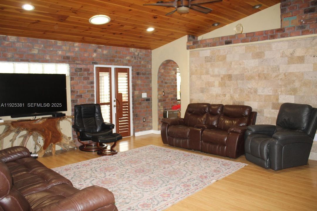 待售: $569,999 (3 贝兹, 2 浴室, 1782 平方英尺)