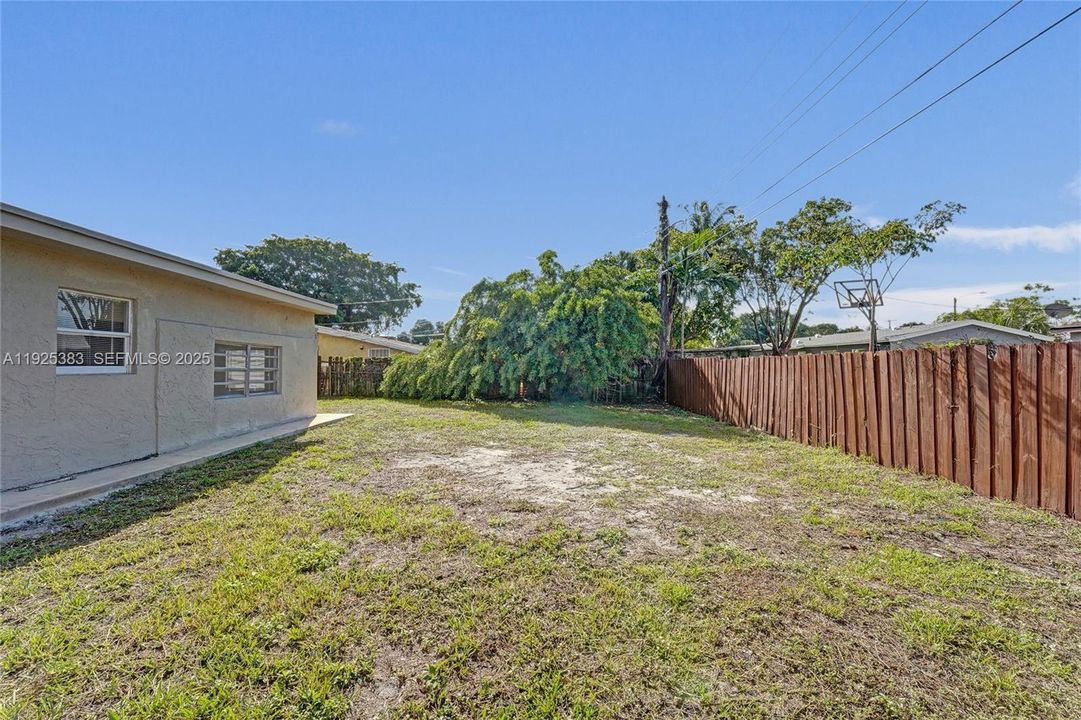 В аренду: $3,200 (4 спален, 2 ванн, 1377 Квадратных фут)