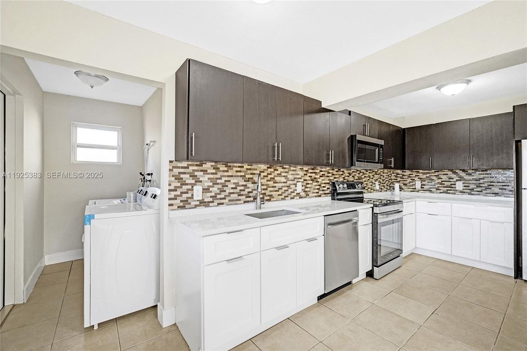 В аренду: $3,200 (4 спален, 2 ванн, 1377 Квадратных фут)