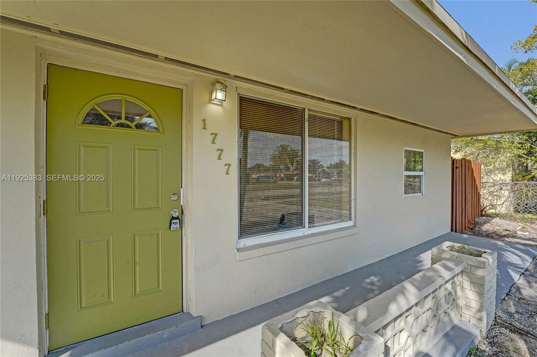 В аренду: $3,200 (4 спален, 2 ванн, 1377 Квадратных фут)