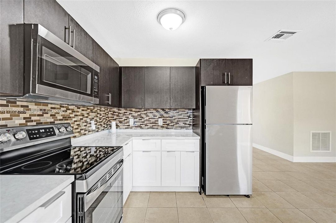 В аренду: $3,200 (4 спален, 2 ванн, 1377 Квадратных фут)