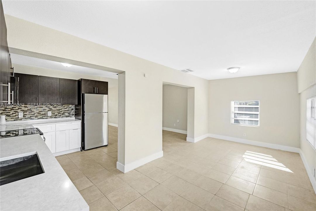 В аренду: $3,200 (4 спален, 2 ванн, 1377 Квадратных фут)