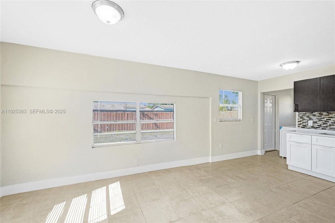 В аренду: $3,200 (4 спален, 2 ванн, 1377 Квадратных фут)