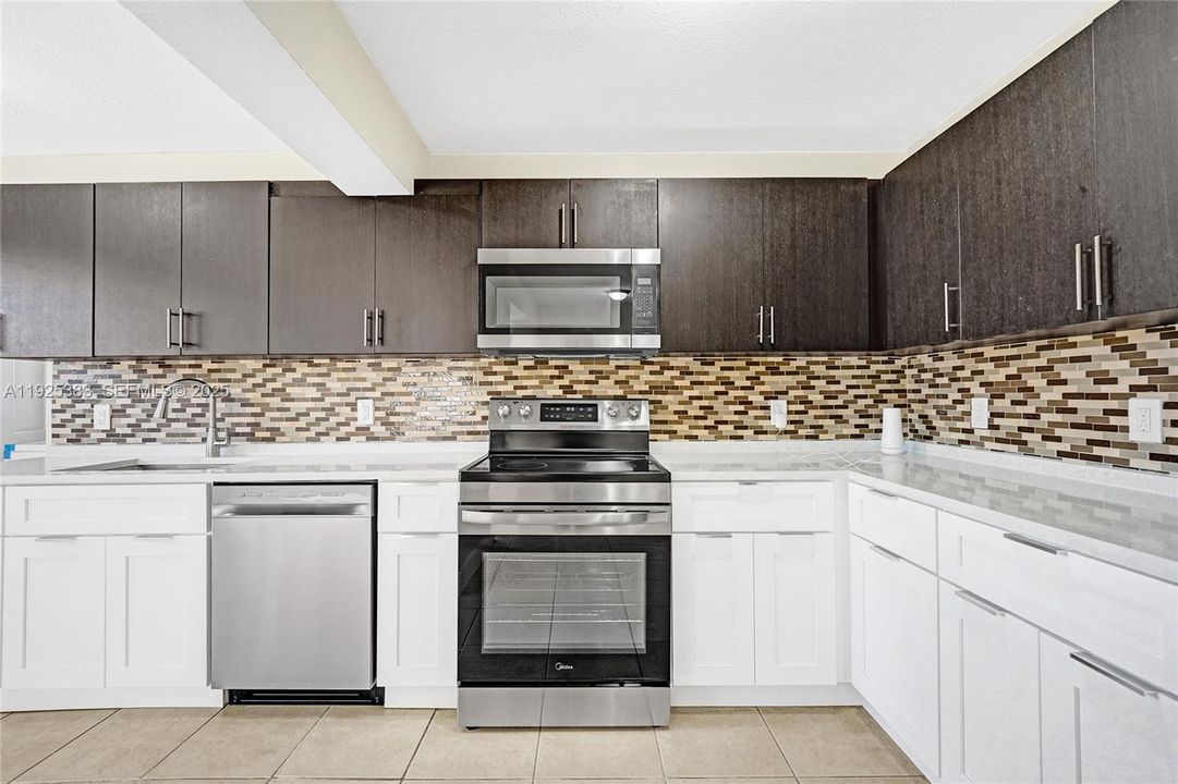 В аренду: $3,200 (4 спален, 2 ванн, 1377 Квадратных фут)