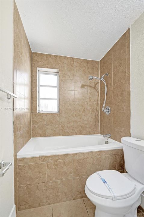 В аренду: $3,200 (4 спален, 2 ванн, 1377 Квадратных фут)