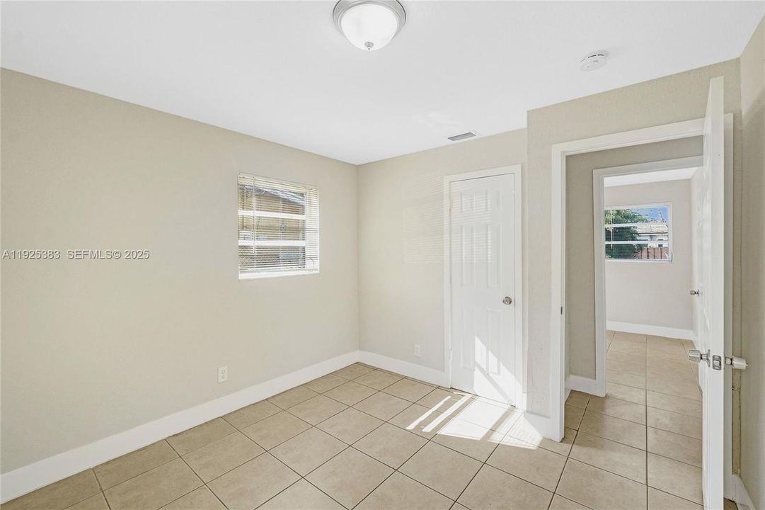 В аренду: $3,200 (4 спален, 2 ванн, 1377 Квадратных фут)