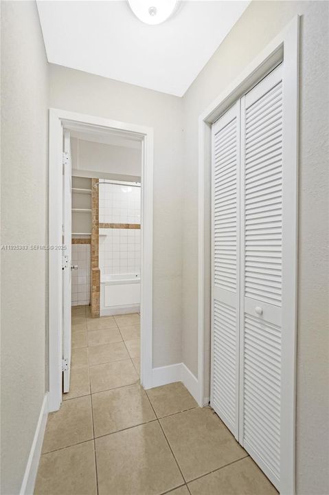 В аренду: $3,200 (4 спален, 2 ванн, 1377 Квадратных фут)