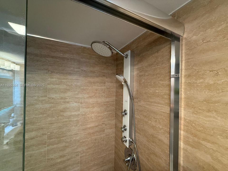 For Sale: $1,590,000 (2 beds, 2 baths, 1623 Square Feet)