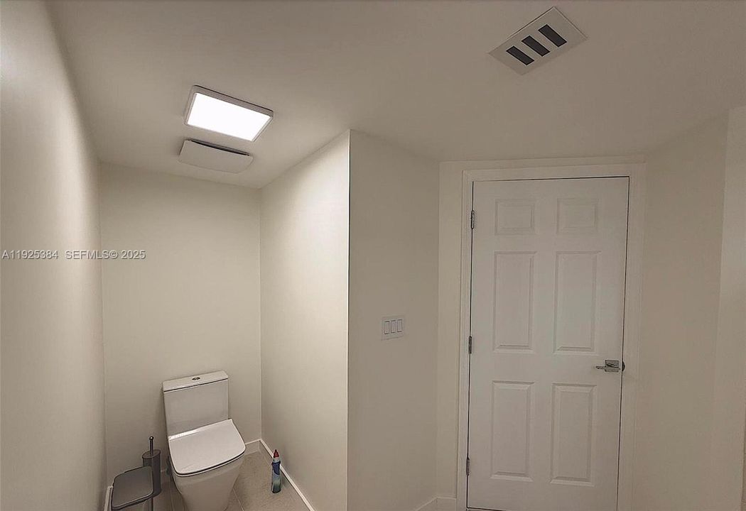 For Sale: $1,590,000 (2 beds, 2 baths, 1623 Square Feet)