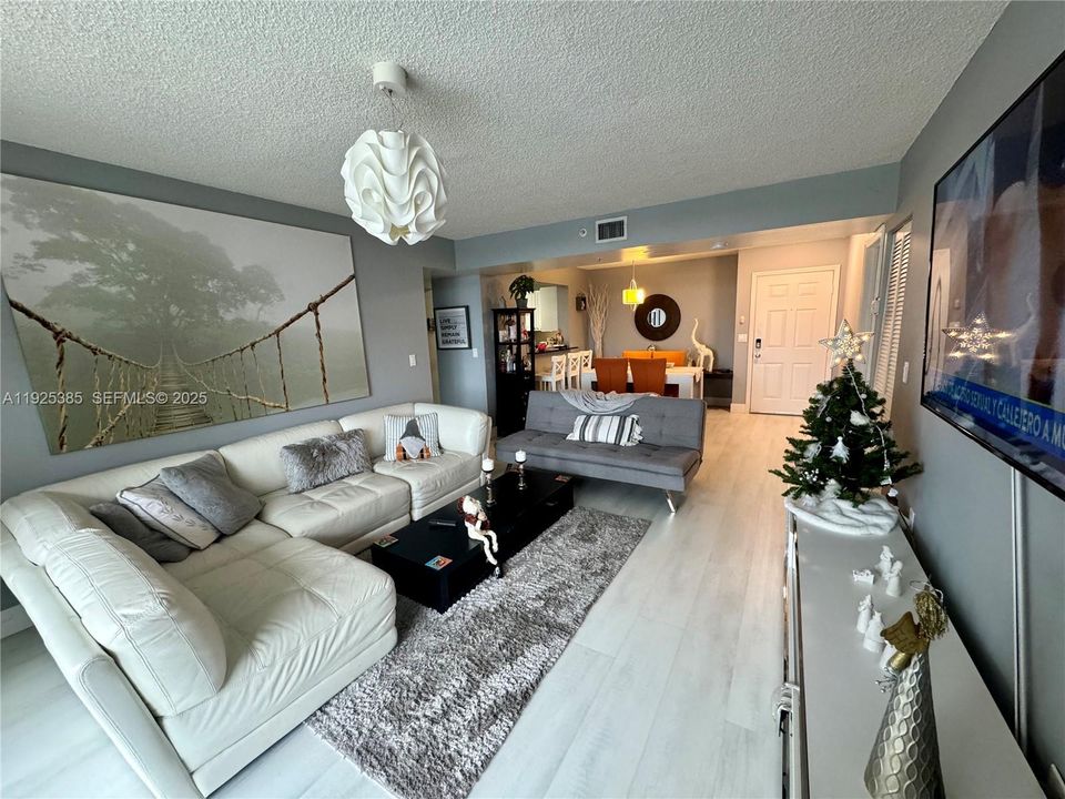 For Sale: $314,000 (2 beds, 2 baths, 960 Square Feet)