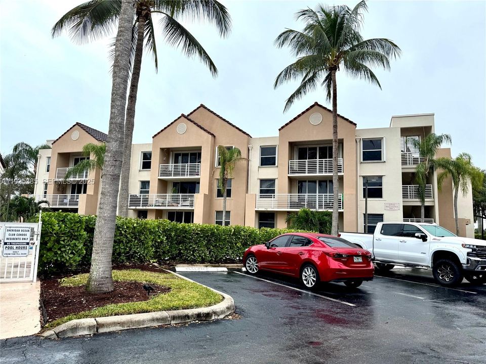 For Sale: $314,000 (2 beds, 2 baths, 960 Square Feet)