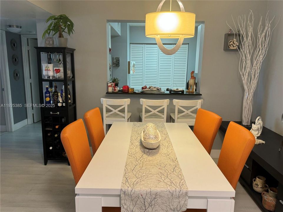 For Sale: $314,000 (2 beds, 2 baths, 960 Square Feet)