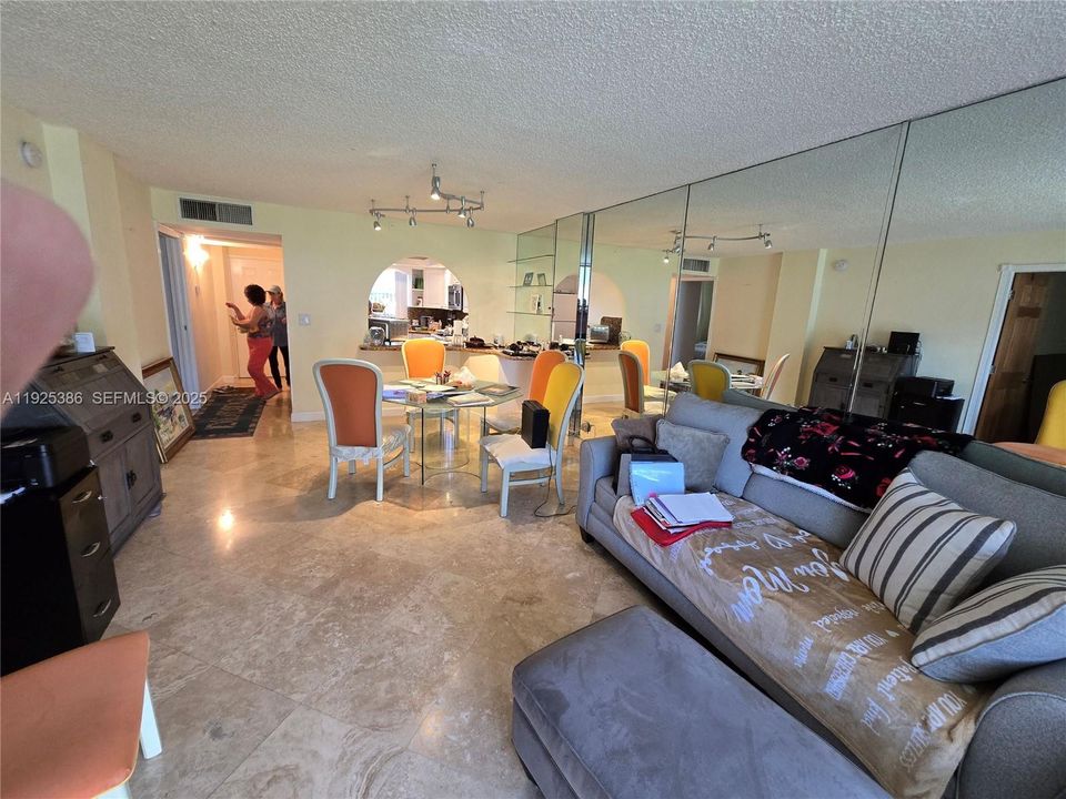 En Renta: $1,850 (2 camas, 2 baños, 975 Pies cuadrados)