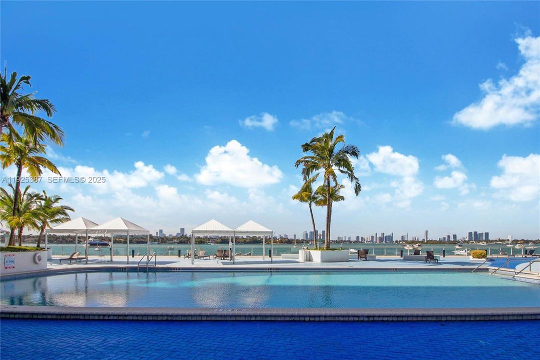 For Rent: $2,395 (0 beds, 1 baths, 543 Square Feet)