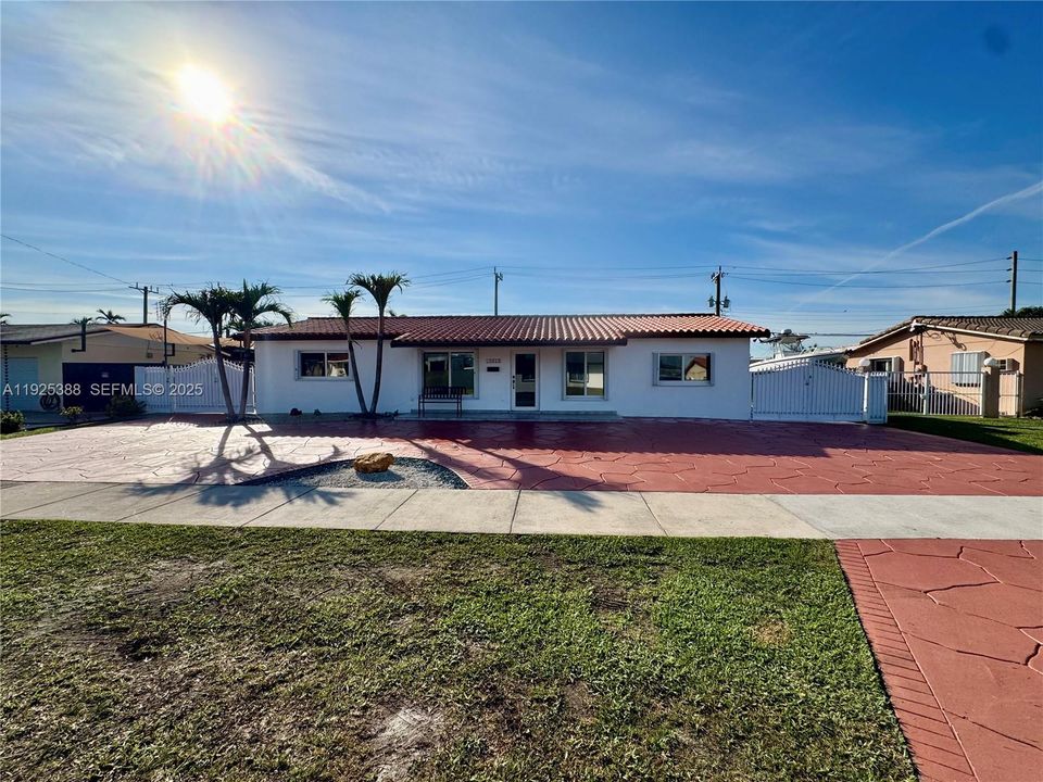 出租: $3,500 (3 贝兹, 2 浴室, 1830 平方英尺)