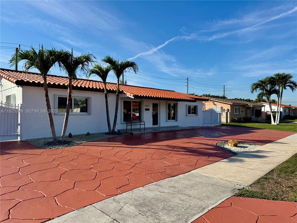 出租: $3,500 (3 贝兹, 2 浴室, 1830 平方英尺)