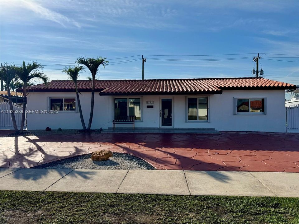 出租: $3,500 (3 贝兹, 2 浴室, 1830 平方英尺)