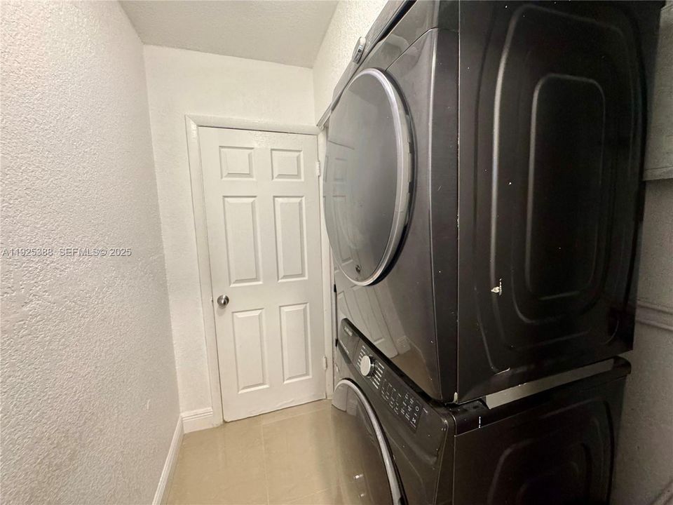 出租: $3,500 (3 贝兹, 2 浴室, 1830 平方英尺)