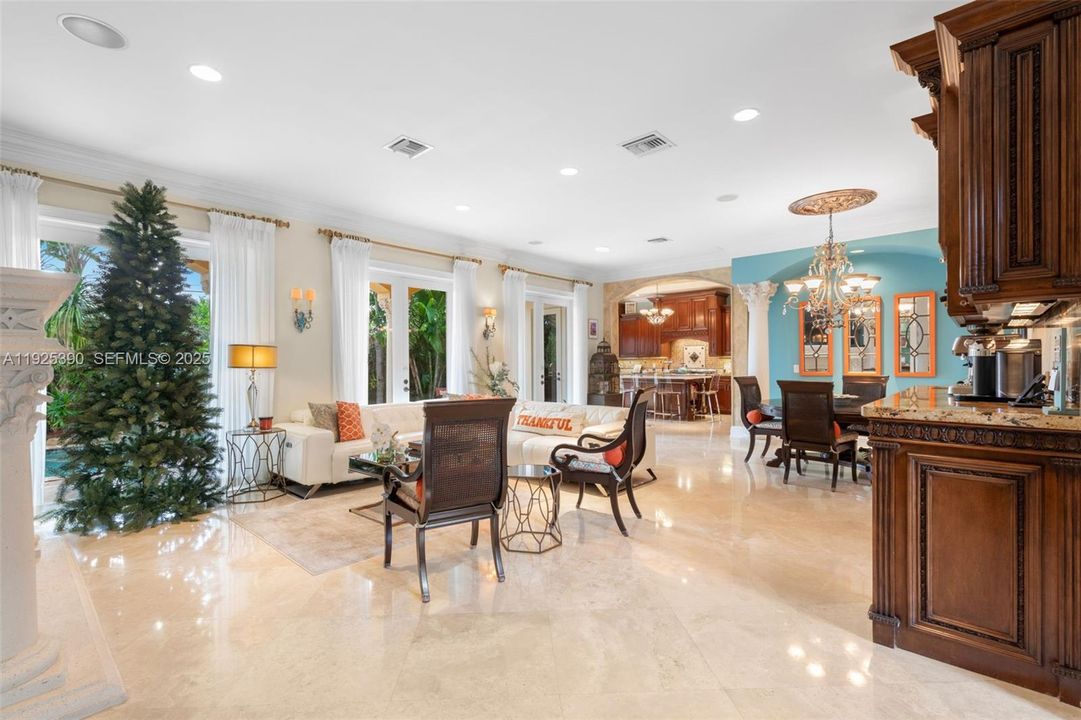 待售: $2,750,000 (4 贝兹, 3 浴室, 2759 平方英尺)