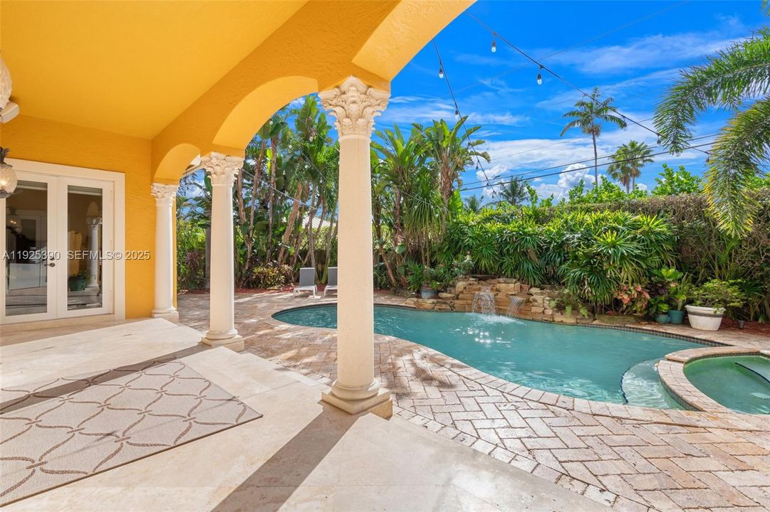 待售: $2,750,000 (4 贝兹, 3 浴室, 2759 平方英尺)